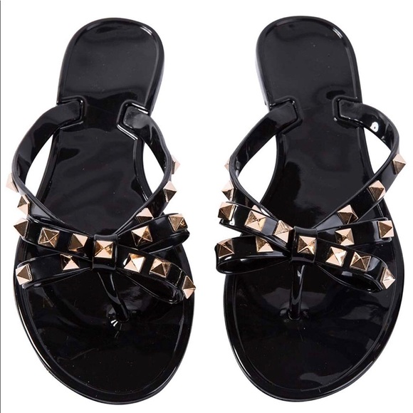 bow tie jelly flip flops